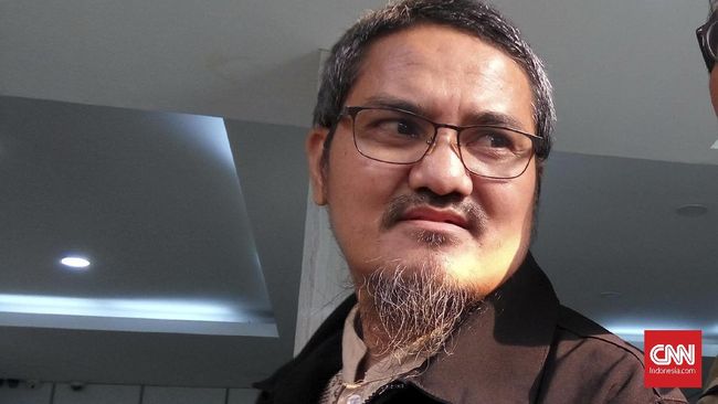 Jonru Ginting, 'Terbuka' di Medsos, Tertutup di Dunia Nyata