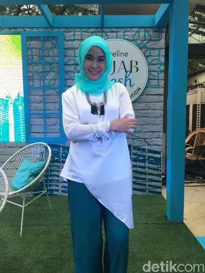 Anisa Eks Cherrybelle Jualan Jilbab Hingga ke Hong Kong Anisa Eks Cherrybelle Jualan Jilbab Hingga ke Hong Kong