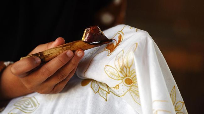 Cerita Bambang Sumardiyono Membatik Kimono Jepang