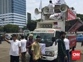 Ikut Aksi 299, Mobil Komando Alumni 212 Tiba di Gedung DPR