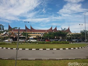 Gunung Marapi Erupsi, Bandara Minangkabau Ditutup Sementara