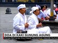 VIDEO: Lantunan Doa di Kaki Gunung Agung