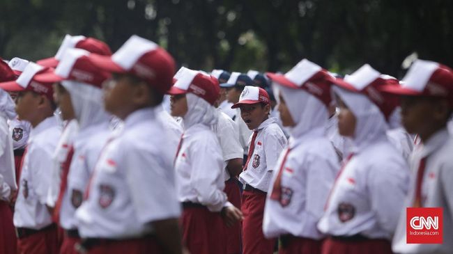 Hari Kesaktian Pancasila, Siswa Berbaris di Lubang Buaya