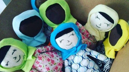Viral, Muslimah Kanada Dihadiahi 25 Boneka Berhijab oleh Orang Misterius Viral, Muslimah Kanada Dihadiahi 25 Boneka Berhijab oleh Orang Misterius