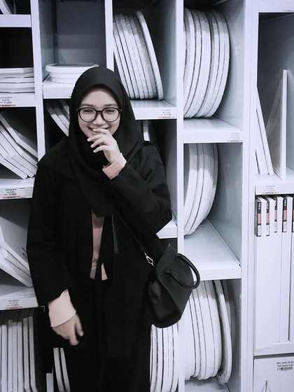 Mengenal Revin Chairani, Hijabers Imut Bandung yang Jago Main Skateboard Mengenal Revin Chairani, Hijabers Imut Bandung yang Jago Main Skateboard