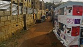 Salah satu titik penampungan IDP itu berada di sebuah kamp kawasan Kuchigoro, sekitar enam kilometer dari pusat kota menuju arah bandara. (ANTARA Foto/Fanny Octavianus)