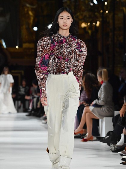 Pakai Batik Afrika, Stella McCartney Tuai Kritikan Pakai Batik Afrika, Stella McCartney Tuai Kritikan