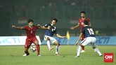 Timnas Indonesia menghadapi Kamboja dalam laga persahabatan di Stadion Patriot Candrabhaga, Bekasi, Rabu (4/10). (CNN Indonesia/Adhi Wicaksono)