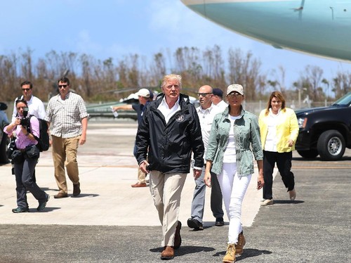 Foto: Gaya Melania Trump Pakai Boots yang Jadi Cibiran Netizen Foto: Gaya Melania Trump Pakai Boots yang Jadi Cibiran Netizen