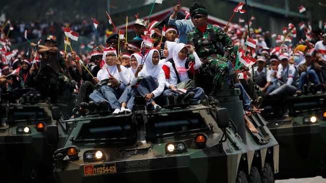 FOTO: TNI Merayakan HUT ke-72 Bersama Presiden dan Rakyat