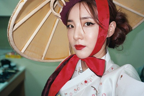 Artis Korea Jadi Kontroversi karena Pakai Baju Ini di Hari Libur Nasional Artis Korea Jadi Kontroversi karena Pakai Baju Ini di Hari Libur Nasional