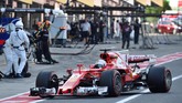 Lap pertama belum berakhir, musibah bagi Sebastian Vettel terjadi mobil Ferrari yang dikendarainya mengalami kerusakan mesin. (REUTERS/Kazuhiro Nogi/Pool)