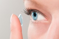 Pengen Ganti Warna Mata Tapi Tetap Natural? Ini 2 Softlens yang Wajib Dicoba