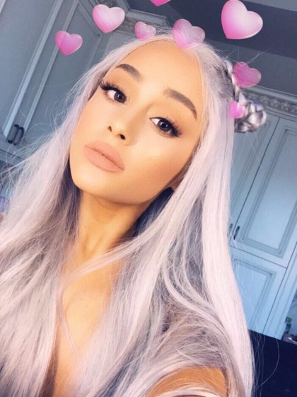 Tak Dikenali, Ariana Grande Tampil Baru dengan Rambut Silver Tak Dikenali, Ariana Grande Tampil Baru dengan Rambut Silver