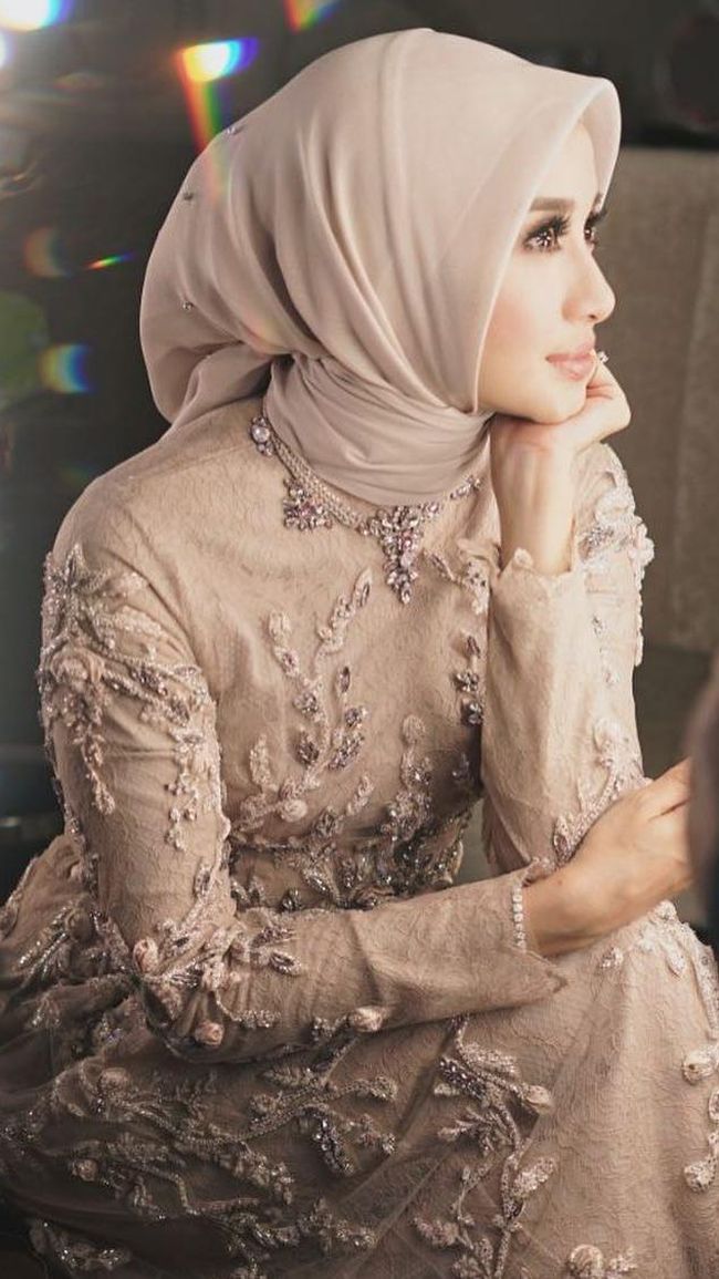Foto: Gaya Hijab Laudya Cynthia Bella Pakai Baju Pengantin 