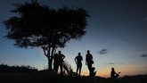 Untuk yang ingin menikmati wisata ekstrem, dapat menjelajah kawasan Gua Rangko. Bagi turis yang menginap di Labuan Bajo bisa menikmati pemandangan matahari terbenam di Bukit Cinta.