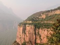 Wahana Jembatan Kaca 'Rengat' di China Dikritik