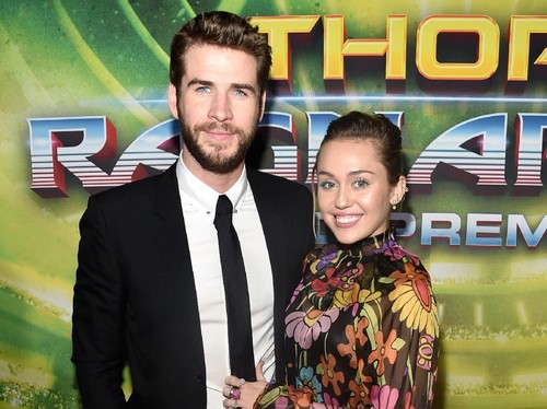 Cara Manis Miley Cyrus Ucapkan Ulang Tahun untuk Liam Hemsworth Cara Manis Miley Cyrus Ucapkan Ulang Tahun untuk Liam Hemsworth