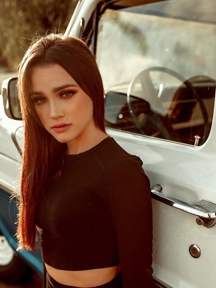Sepupu Kendall Jenner Ini Nggak Kalah Cantik dan Seksi Darinya Sepupu Kendall Jenner Ini Nggak Kalah Cantik dan Seksi Darinya