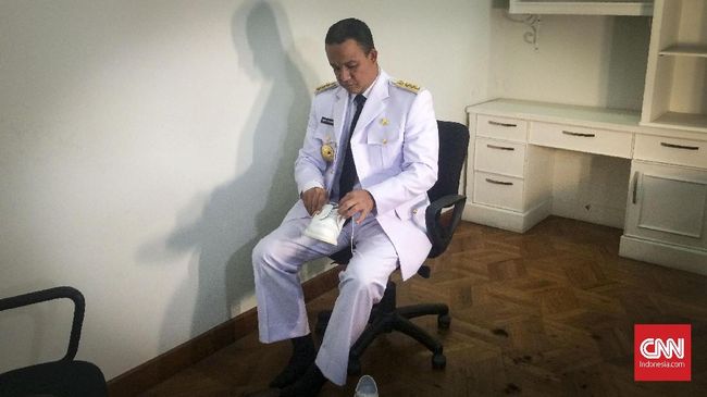 Keringat Anies Baswedan dan Jurus Bangau Sandiaga Uno