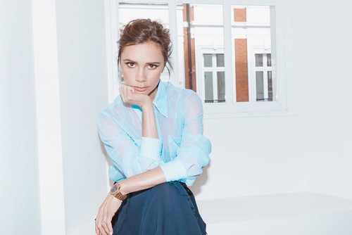 Gaya Victoria Beckham Olahraga, Pakai Kacamata Hitam dan High Heels Gaya Victoria Beckham Olahraga, Pakai Kacamata Hitam dan High Heels