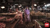 Sri Mulyani (51) Pedagang bahan pokok, berpesan pada Gubernur dan Wakil Gubernur terpilih agar dapat menjaga stabilitas harga bahan pokok, terutama jelang pergantian tahun dan hari raya lebaran yang kerap melambung, dan mengakibatkan turunnya daya beli masyarakat. (CNN Indonesia/Adhi Wicaksono)