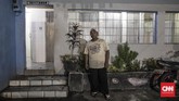 Ali Imran (33) Penjaga Mushala dan Toilet. berharap Gubernur Anies Baswedan dan Wakil Gubernur Sandiaga Uno dapat membantu warga dalam lapangan pekerjaan, salah satunya dengan bentuk memberikan pinjamana dana untuk usaha atau pemberian pelatihan bagi pencari kerja. (CNN Indonesia/Adhi Wicaksono)