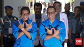Anies Baswedan dan Sandiaga Uno sebelum melakukan pemeriksaan kesehatan, Rumah Sakit Angkatan Laut (RSAL) Mintohardjo. Jakarta, Sabtu, 24 September 2016. (CNN Indonesia/Adhi Wicaksono)
