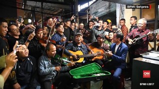 VIDEO: Jokowi Nikmati Lantunan Musik Country