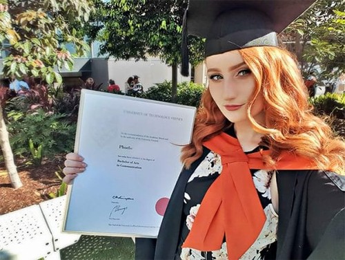 Dulu Dibilang Bodoh, Sekarang Wanita Cantik Ini Lulus dengan IPK Tertinggi Dulu Dibilang Bodoh, Sekarang Wanita Cantik Ini Lulus dengan IPK Tertinggi