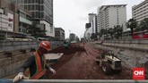 Perkembangan kontruksi mencapai 80,16 persen. Rinciannya, pembangunan stasiun elevated (layang) 70,16 persen, dan underground (bawah tanah) 90,26 persen. (CNNIndonesia/Safir Makki)