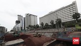 PT Mass Rapid Transit (MRT) Jakarta tengah mengebut pembangunan konstruksi fase 1, dengan rute Lebak Bulus-Bundaran HI, Jakarta, Kamis (19/10). (CNNIndonesia/Safir Makki)