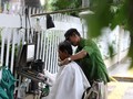Hasan, Si Tukang Cukur yang Pantang Mundur