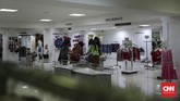 Beberapa orang mengaku sengaja datang ke Lotus karena mendengar adanya diskon besar. (CNN Indonesia/Hesti Rika)