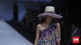 Baju koleksi Edward Hutabarat menjadi salah satu 11 koleksi yang ditampilkan saat pembukaan Jakarta Fashion Week 2018 yang ke-10 pada Sabtu (21/10). (CNN Indonesia/ Hesti Rika)