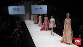 FOTO: Gaun Malam Minimalis Romantis Jambi Barli Asmara