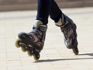 Viral Pesepatu Roda Meluncur di Tengah Macet Jl Sudirman, Pramono: Nggak Boleh