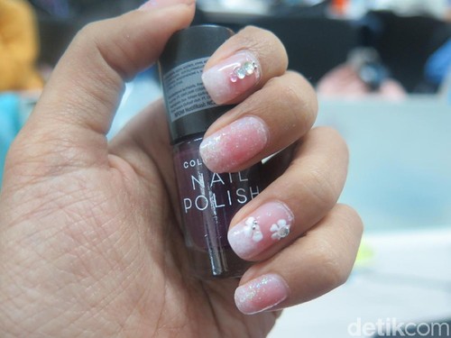 Pengalaman Pertama Mencoba Nail Art di Kantor dengan Go 