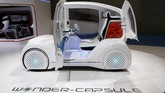 Toyota pamer mobil konsep Wonder-Capsule yang memiliki ukuran panjang 2,5 m serta interior yang menyala di kegelapan. ( REUTERS/Kim Kyung-Hoon)