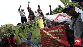 Aksi Supir Online 7 Kota Keluhkan Aturan Stiker Khusus