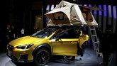 Subaru turut XV Fun Adventure Concept ditujukan untuk pecinta aktivitas luar ruangan dengan bodi kekar, ban khusus off-road, serta kelir kuning metalik. (REUTERS/Toru Hanai)