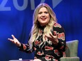Kelly Clarkson 'Ngakak' Dikira Penonton Bayaran