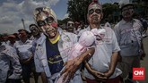 Massa berharap Presiden Joko Widodo turun langsung menyelesaikan masalah tersebut antara karyawan awak mobil tangki Pertamina dengan manajemen. (CNN Indonesia/Adhi Wicaksono).