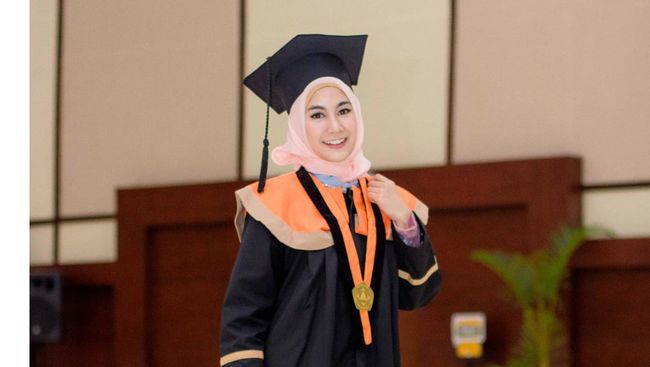Top Baru 40+ Model Baju Wisuda Anisa Rahma Inspirasi modis pembahasan baju wisuda tentang Top Baru 40+ Model Baju Wisuda Anisa Rahma