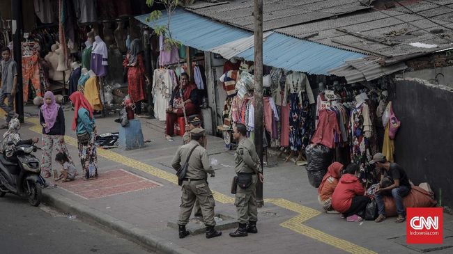 Oknum Satpol PP 'Bekingi' PKL, Anies-Sandi Dituntut Berbenah