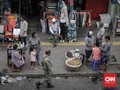 Satpol PP Tertibkan Pedagang Tanah Abang Nekat Gelar Lapak