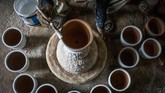 Industri keramik besar seperti Risman Wijaya milik Haji Eman Sulaeman dan Mustika Bunda, mampu mengekspor produknya hingga Amerika, Inggris, Dubai, Qatar, dan Kolombia. (ANTARA FOTO/Novrian Arbi)