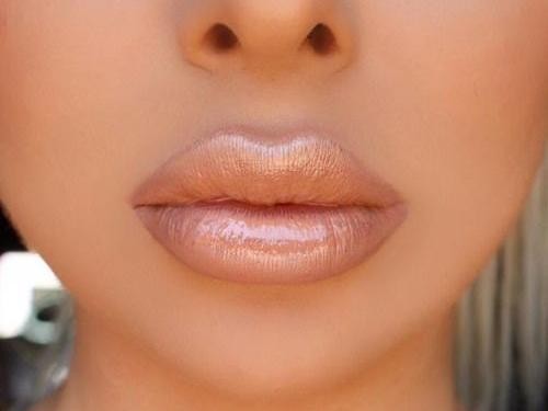 5 Lipstik Warna Rose Gold yang Cantik Dipakai Sehari-hari 5 Lipstik Warna Rose Gold yang Cantik Dipakai Sehari-hari