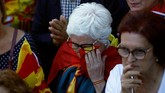 Puigdemont sendiri sudah kehilangan jabatannya sebagai Presiden Catalonia setelah mendeklarasikan kemerdekaan daerah itu, memupuskan impian warga Catalan yang ingin merdeka. (Reuters/Jon Nazca)