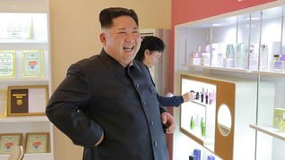 'Balada' Masker Wajah Nuklir Kim Jong-un yang 'Mencerahkan'